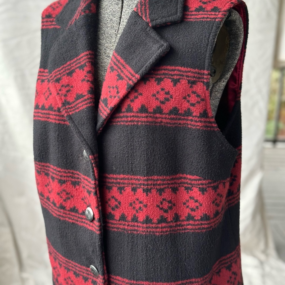 Orvis Black and Red Patterned Fleece Vest - Picture 3 of 5
